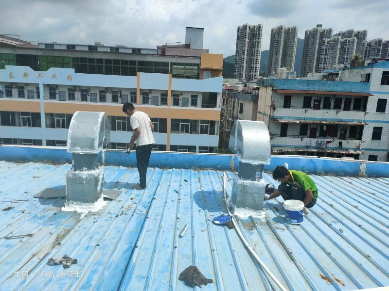 平舆钢结构屋面涂料维修方法